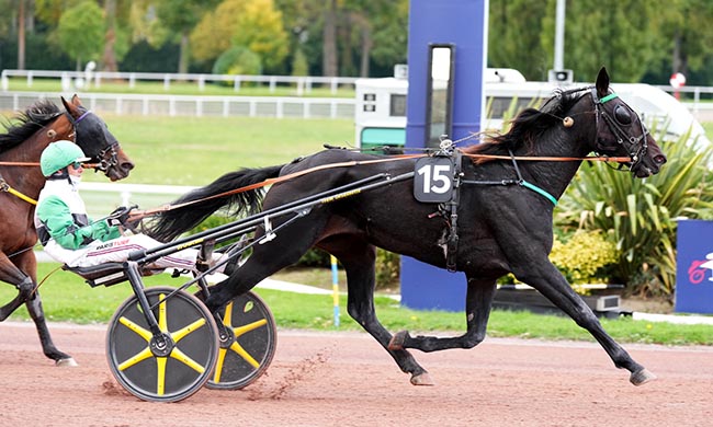 Photo d'arrivée de la course pmu PRIX DE LA PORTE D'ISSY à ENGHIEN le Jeudi 9 octobre 2025