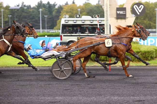 Photo d'arrivée de la course pmu PRIX INGEBORG à PARIS-VINCENNES le Vendredi 10 octobre 2025