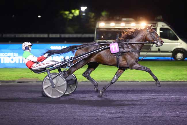 Photo d'arrivée de la course pmu PRIX PAULINA à PARIS-VINCENNES le Vendredi 10 octobre 2025