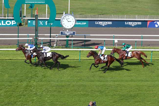 Photo d'arrivée de la course pmu PRIX LE FABULEUX à CHANTILLY le Samedi 11 octobre 2025