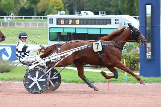 Photo d'arrivée de la course pmu PRIX DE PAILLENCOURT à ENGHIEN le Lundi 13 octobre 2025