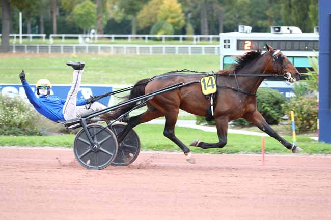 Photo d'arrivée de la course pmu PRIX DE LA PORTE DE LA VILLETTE à ENGHIEN le Lundi 13 octobre 2025