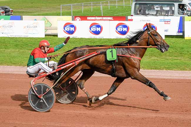 Photo d'arrivée de la course pmu PRIX DES AMATEURS à FEURS le Mercredi 15 octobre 2025