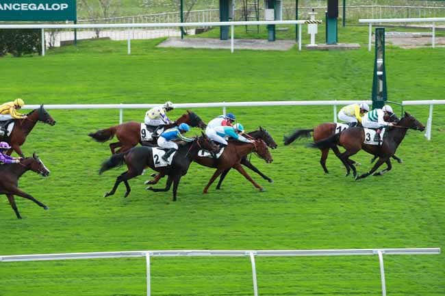 Photo d'arrivée de la course pmu PRIX DES BOUCLES DE LA SEINE à SAINT CLOUD le Jeudi 16 octobre 2025