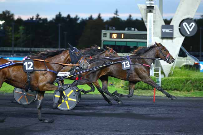 Photo d'arrivée de la course pmu PRIX ASPASIA à PARIS-VINCENNES le Vendredi 17 octobre 2025