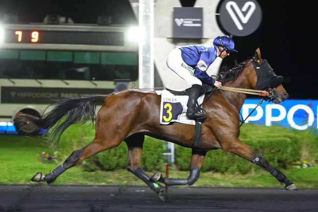 Photo d'arrivée de la course pmu PRIX CYANE à PARIS-VINCENNES le Vendredi 17 octobre 2025