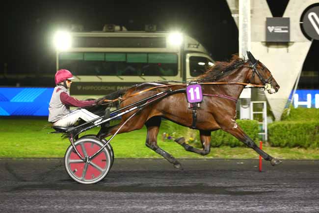 Photo d'arrivée de la course pmu PRIX MARCEL DEJEAN à PARIS-VINCENNES le Vendredi 17 octobre 2025