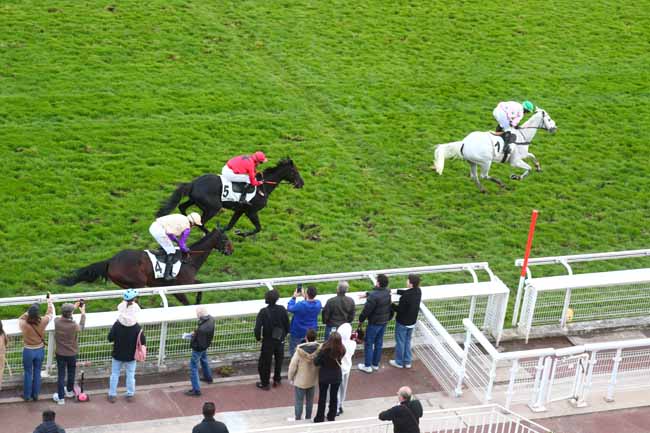 Photo d'arrivée de la course pmu PRIX SOULANGE-BODIN à AUTEUIL le Samedi 18 octobre 2025