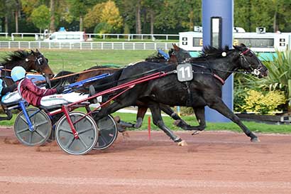 Photo d'arrivée de la course pmu PRIX DE LA PLACE SAINT-CHARLES à ENGHIEN le Samedi 18 octobre 2025
