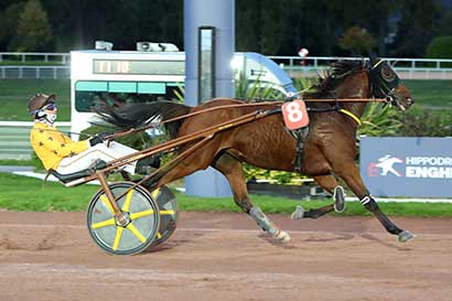 Photo d'arrivée de la course pmu PRIX DE LA PLACE MAUBERT à ENGHIEN le Samedi 18 octobre 2025