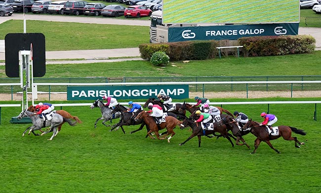 Photo d'arrivée de la course pmu PRIX DE LA CHAUSSEE à LONGCHAMP le Dimanche 19 octobre 2025