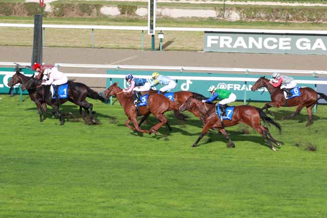 Photo d'arrivée de la course pmu DARLEY PRIX DES RESERVOIRS à DEAUVILLE le Lundi 20 octobre 2025