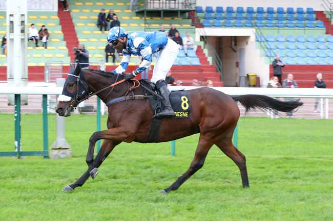 Photo d'arrivée de la course pmu PRIX BULAN (CHMPT DES APPRENTIS & JEUNES JOCKEYS) à COMPIEGNE le Lundi 20 octobre 2025