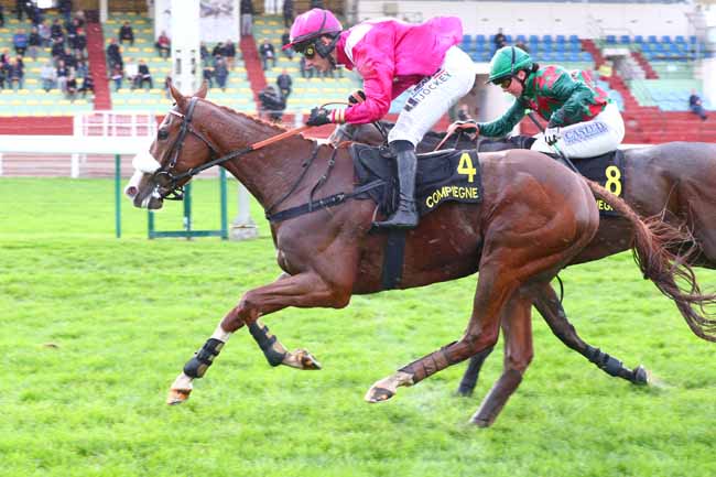 Photo d'arrivée de la course pmu PRIX JUMNA à COMPIEGNE le Lundi 20 octobre 2025