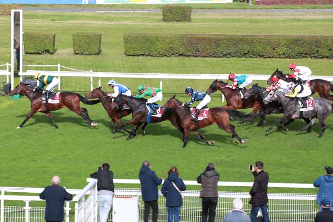 Arrivée quinté pmu PRIX GENYBET (PRIX DES EQUIDAYS) à CLAIREFONTAINE