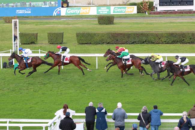 Photo d'arrivée de la course pmu PRIX ATELIER COLORIAGES (PRIX DE FLEURIGNY) à CLAIREFONTAINE le Mardi 21 octobre 2025