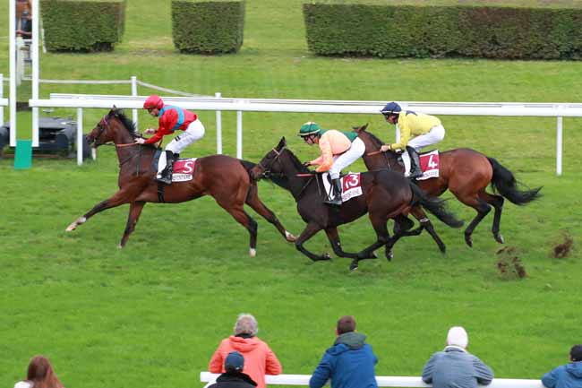 Photo d'arrivée de la course pmu PRIX BAPTEME A PONEYS (PRIX MADINA) à CLAIREFONTAINE le Mardi 21 octobre 2025