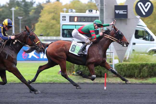 Photo d'arrivée de la course pmu PRIX OLRY-ROEDERER à PARIS-VINCENNES le Mardi 21 octobre 2025