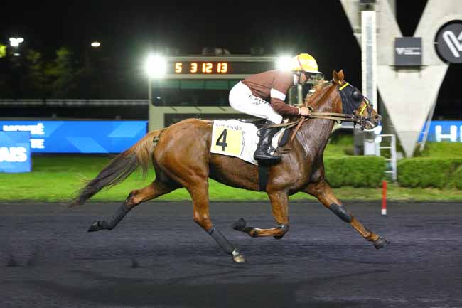 Photo d'arrivée de la course pmu PRIX DE BERCK-SUR-MER à PARIS-VINCENNES le Mardi 21 octobre 2025