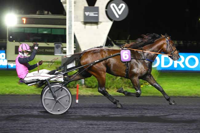 Photo d'arrivée de la course pmu PRIX ALHENA à PARIS-VINCENNES le Mardi 21 octobre 2025