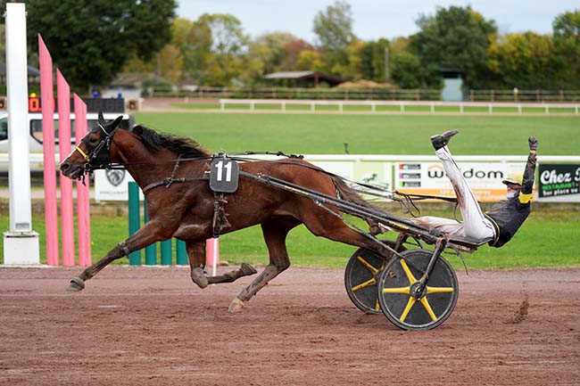 Photo d'arrivée de la course pmu PRIX DE L'HIPPODROME DE BORDEAUX-LE BOUSCAT à BEAUMONT DE LOMAGNE le Mercredi 22 octobre 2025