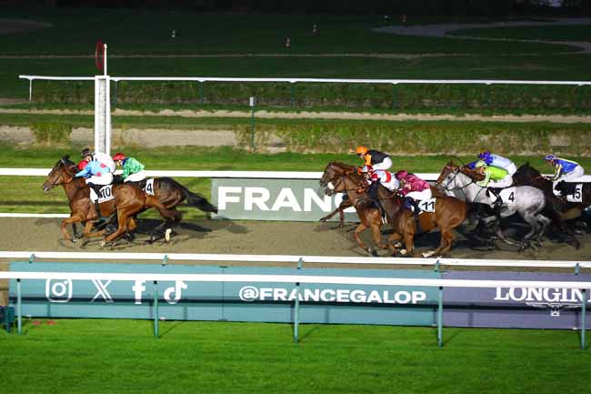 Photo d'arrivée de la course pmu PRIX DE LA FORET DE BORD à DEAUVILLE le Mercredi 22 octobre 2025