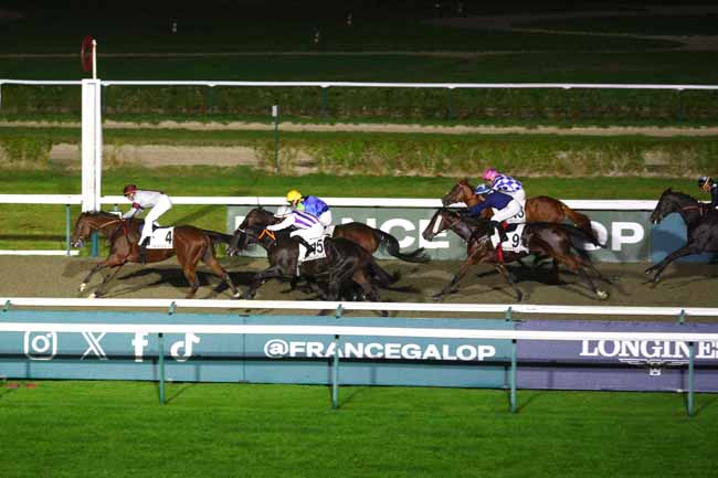 Photo d'arrivée de la course pmu PRIX DE LA FORET DE ROUMARE à DEAUVILLE le Mercredi 22 octobre 2025