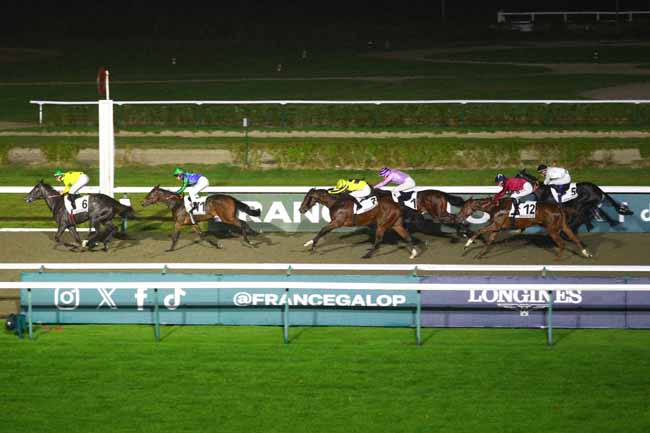 Photo d'arrivée de la course pmu PRIX DU CHATEAU DE CREVECOEUR à DEAUVILLE le Mercredi 22 octobre 2025