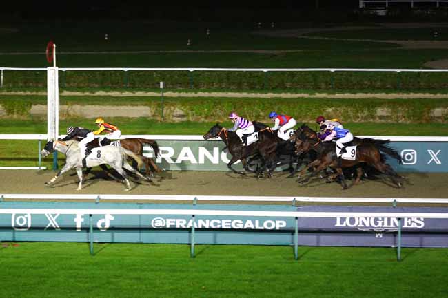 Photo d'arrivée de la course pmu PRIX DE LA FORET DE BIZY à DEAUVILLE le Mercredi 22 octobre 2025