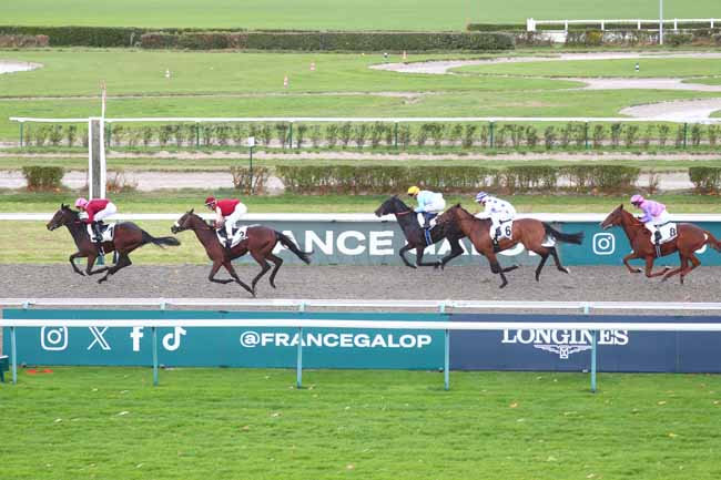 Photo d'arrivée de la course pmu PRIX DE CASTILLON à DEAUVILLE le Jeudi 23 octobre 2025