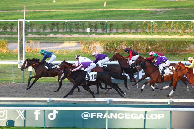 Photo d'arrivée de la course pmu PRIX D'AUDRIEU à DEAUVILLE le Jeudi 23 octobre 2025