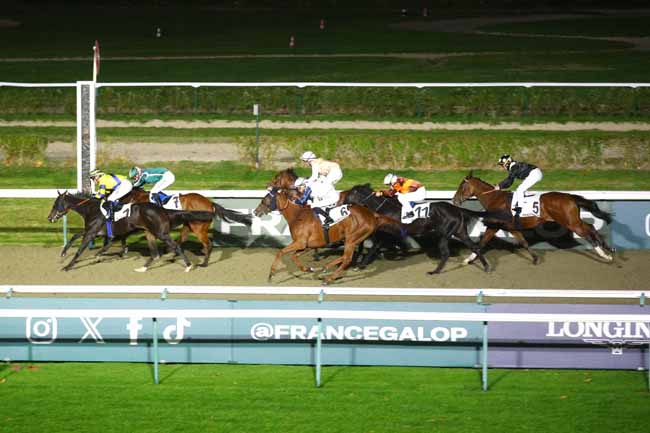 Photo d'arrivée de la course pmu PRIX DE L'ECLUSE FRANCOIS IER à DEAUVILLE le Jeudi 23 octobre 2025