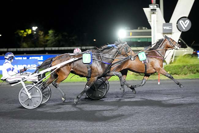 Photo d'arrivée de la course pmu PRIX URANIE à PARIS-VINCENNES le Vendredi 24 octobre 2025