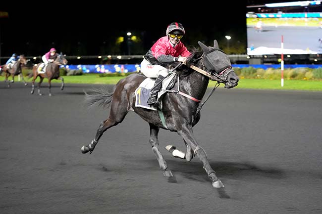 Photo d'arrivée de la course pmu PRIX LETO à PARIS-VINCENNES le Vendredi 24 octobre 2025