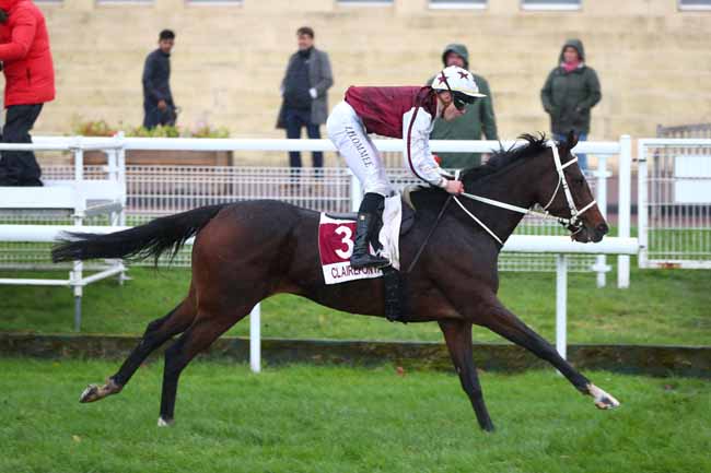 Photo d'arrivée de la course pmu PRIX LOISIRS NORMANDIE (PRIX DU CHEMIN DU DROUET) à CLAIREFONTAINE le Vendredi 24 octobre 2025