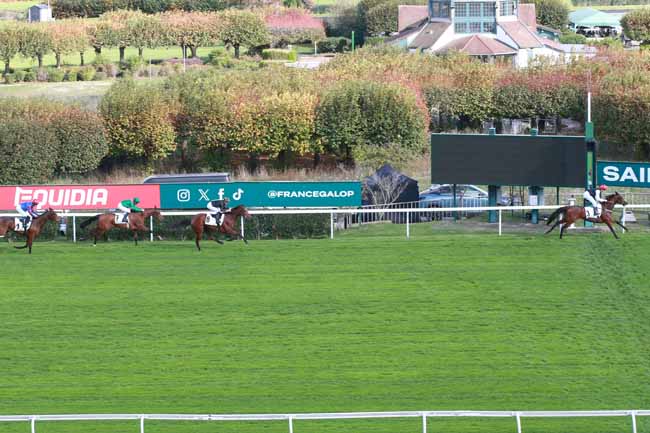 Photo d'arrivée de la course pmu PRIX BELLE DE NUIT à SAINT CLOUD le Dimanche 26 octobre 2025