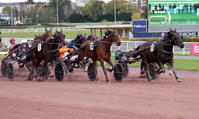 Photo d'arrivée de la course pmu PRIX D'ETAIN à ENGHIEN le Dimanche 26 octobre 2025