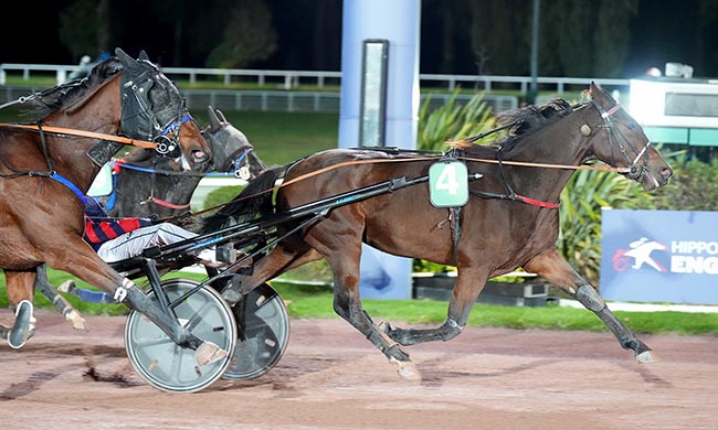 Photo d'arrivée de la course pmu PRIX DE LA PORTE DE GENTILLY à ENGHIEN le Dimanche 26 octobre 2025