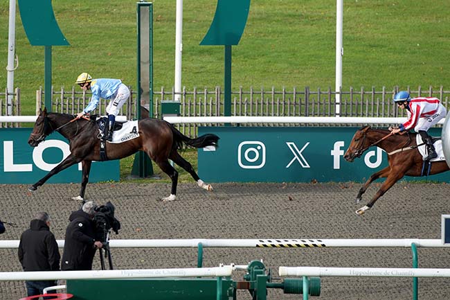 Photo d'arrivée de la course pmu PRIX DES BATIMENTS DU ROI à CHANTILLY le Lundi 27 octobre 2025