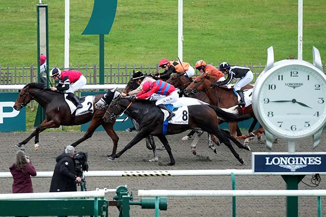 Photo d'arrivée de la course pmu PRIX DE LA ROUTE DES COQUINS à CHANTILLY le Mardi 28 octobre 2025
