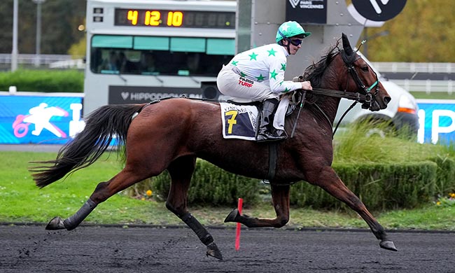 Photo d'arrivée de la course pmu PRIX DE LOUDUN à PARIS-VINCENNES le Mardi 28 octobre 2025