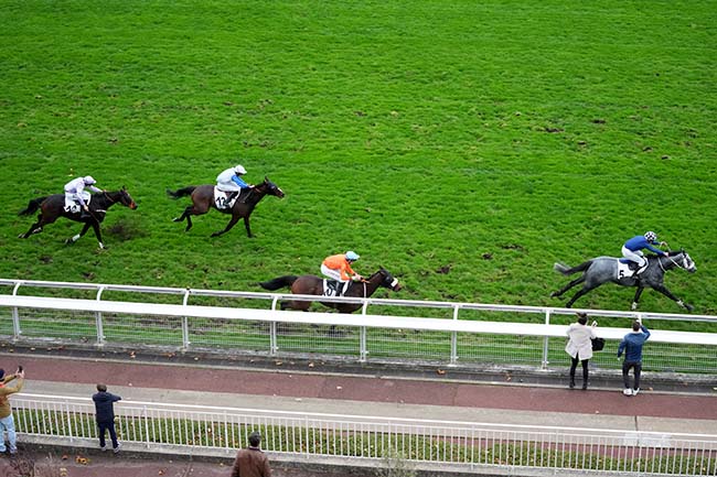 Photo d'arrivée de la course pmu PRIX MARLY RIVER (CHAMPIONNAT DES APPRENTIS & JEUNES JOCKEYS) à AUTEUIL le Mercredi 29 octobre 2025