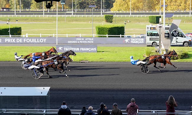 Photo d'arrivée de la course pmu PRIX DE FOUILLOY à PARIS-VINCENNES le Jeudi 30 octobre 2025