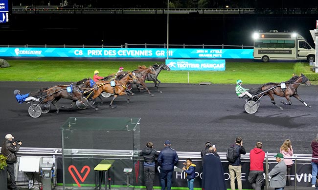 Photo d'arrivée de la course pmu PRIX DES CEVENNES à PARIS-VINCENNES le Jeudi 30 octobre 2025