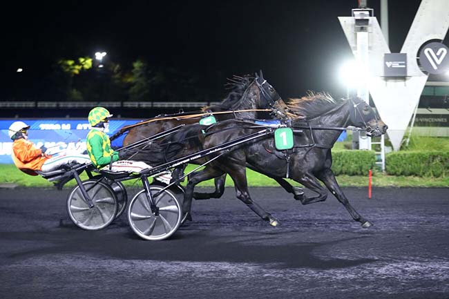 Photo d'arrivée de la course pmu PRIX LIVADIE à PARIS-VINCENNES le Vendredi 31 octobre 2025