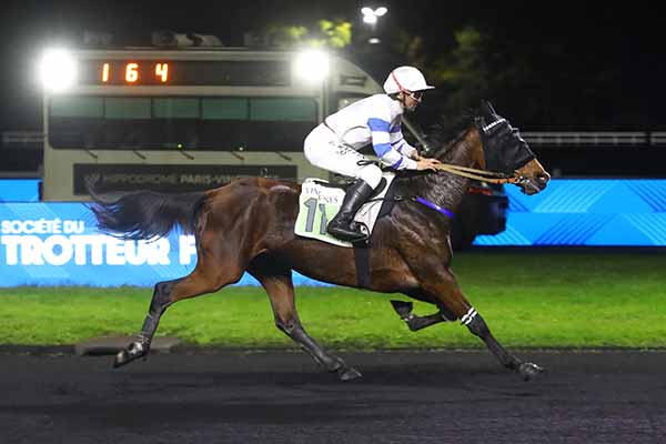 Photo d'arrivée de la course pmu PRIX TOUCANUS à PARIS-VINCENNES le Vendredi 31 octobre 2025