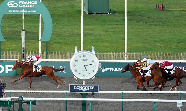 Photo d'arrivée de la course pmu PRIX DU VALOIS à CHANTILLY le Vendredi 31 octobre 2025