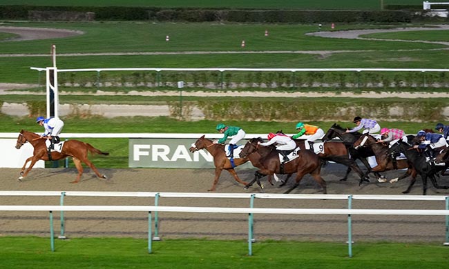 Photo d'arrivée de la course pmu PRIX DU PAYS DE CAUX à DEAUVILLE le Dimanche 2 novembre 2025