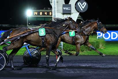 Photo d'arrivée de la course pmu PRIX AURORA à PARIS-VINCENNES le Lundi 3 novembre 2025