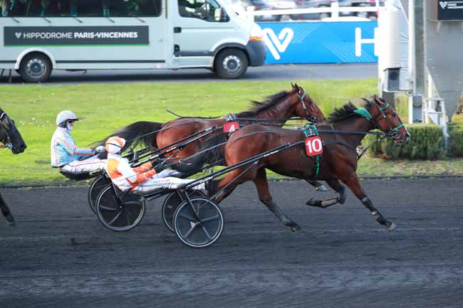 Photo d'arrivée de la course pmu PRIX DE VIENNE à PARIS-VINCENNES le Mardi 4 novembre 2025